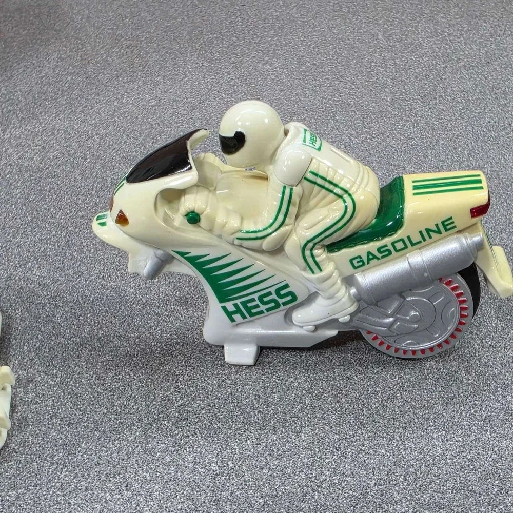 Hess Sport Utility Vehicle and Motorcycles 2004 40th Anniversary SUV READ